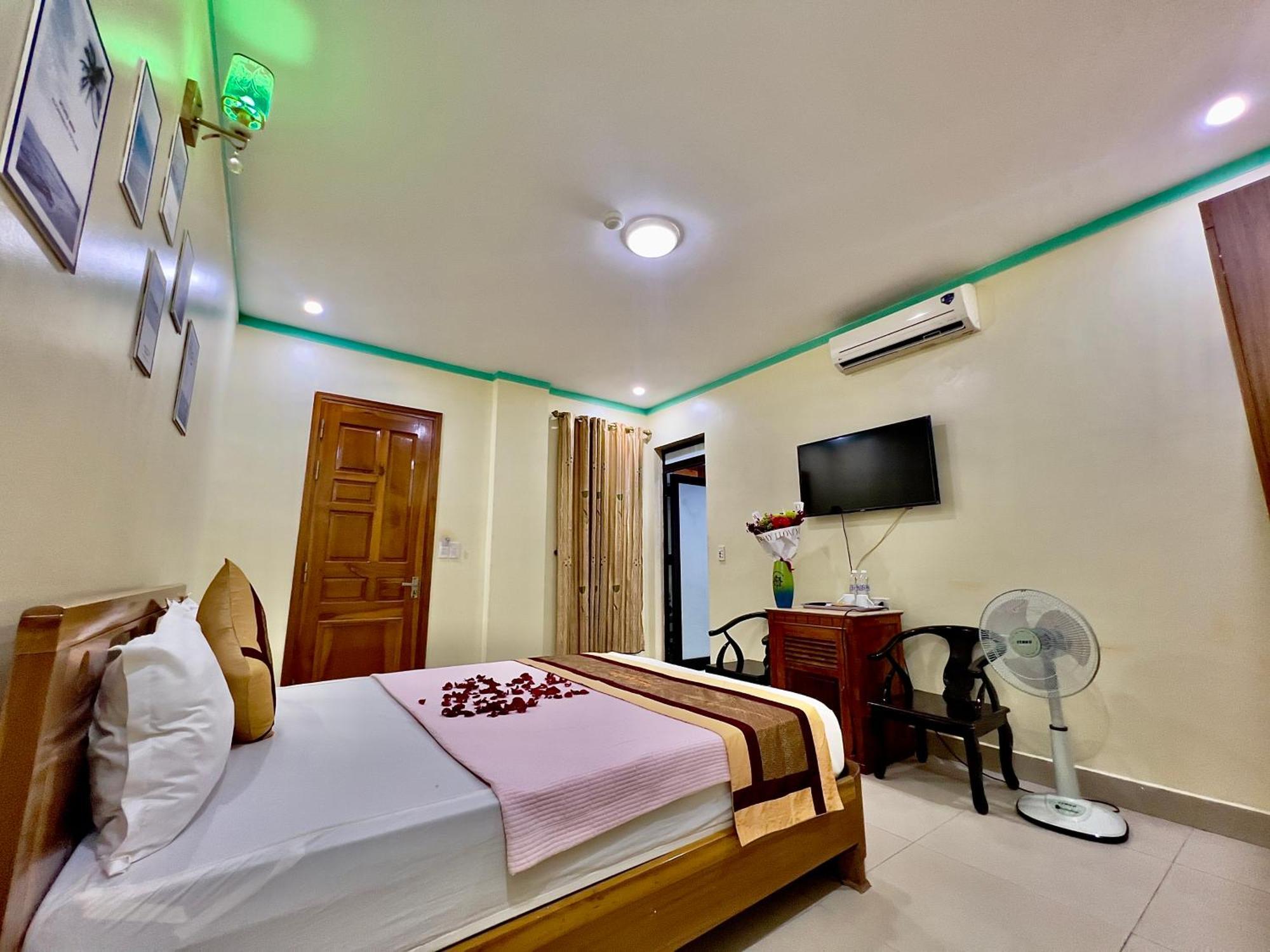 Manh Vuong Hotel Catba Dong Khe Sau Extérieur photo