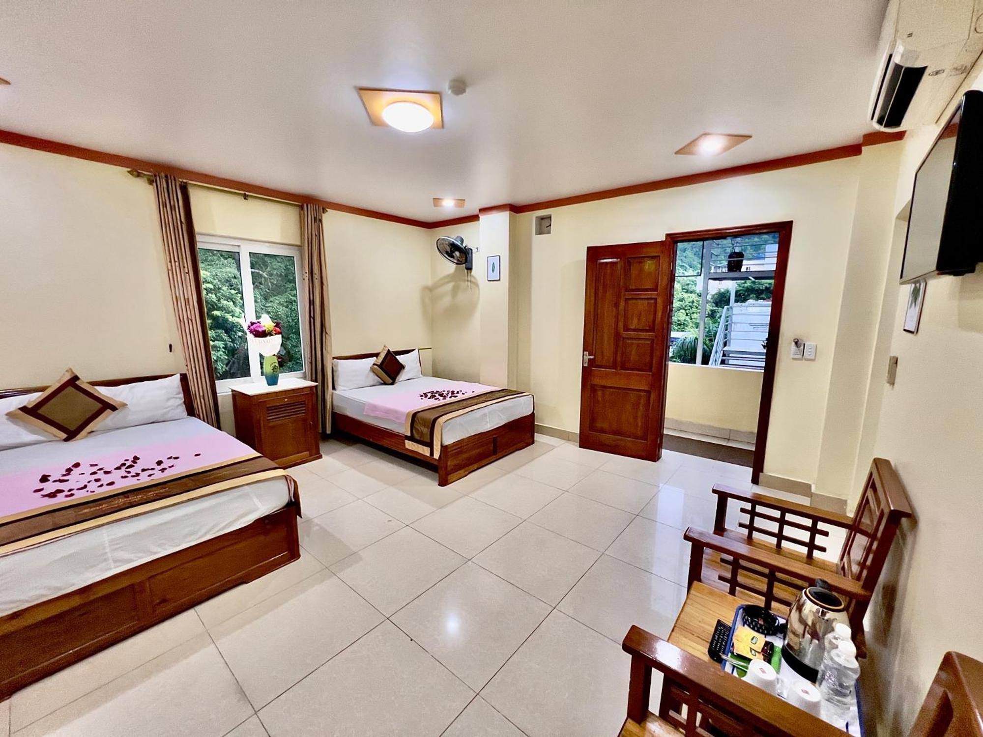 Manh Vuong Hotel Catba Dong Khe Sau Extérieur photo
