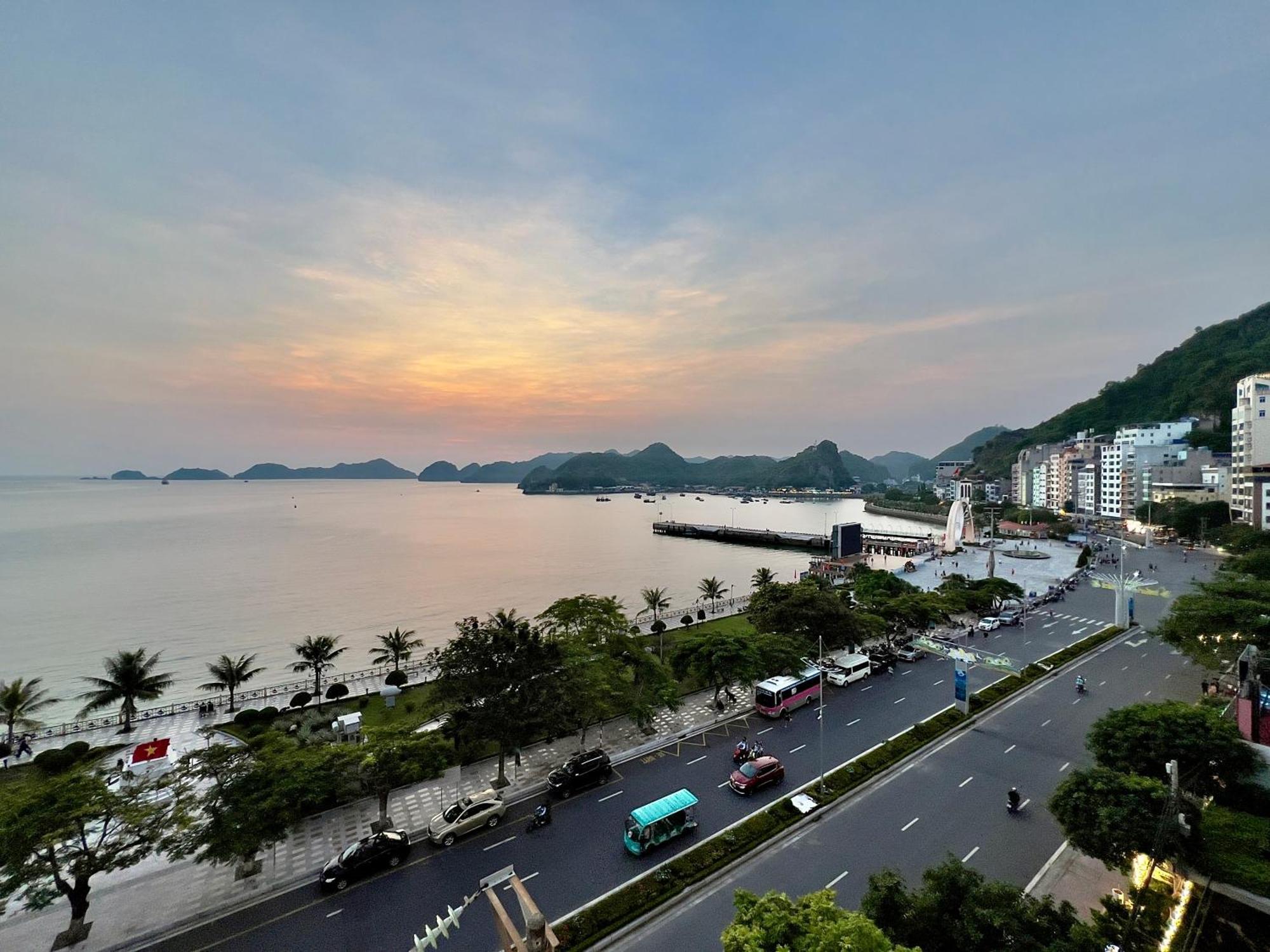 Manh Vuong Hotel Catba Dong Khe Sau Extérieur photo