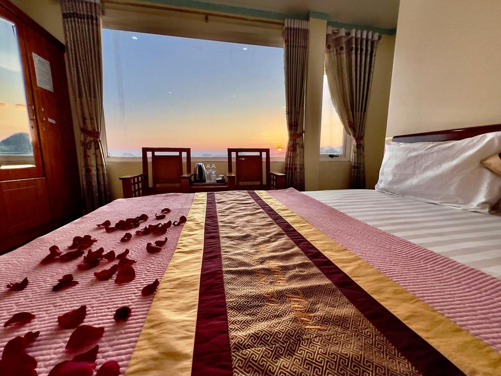 Manh Vuong Hotel Catba Dong Khe Sau Extérieur photo